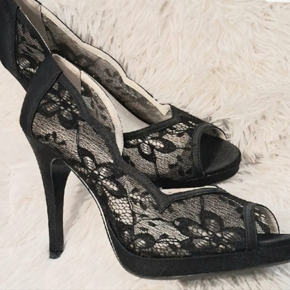 Lulu Townsend Shoes - Lulu Townsend NWOT Elegant Black Lace Heels
